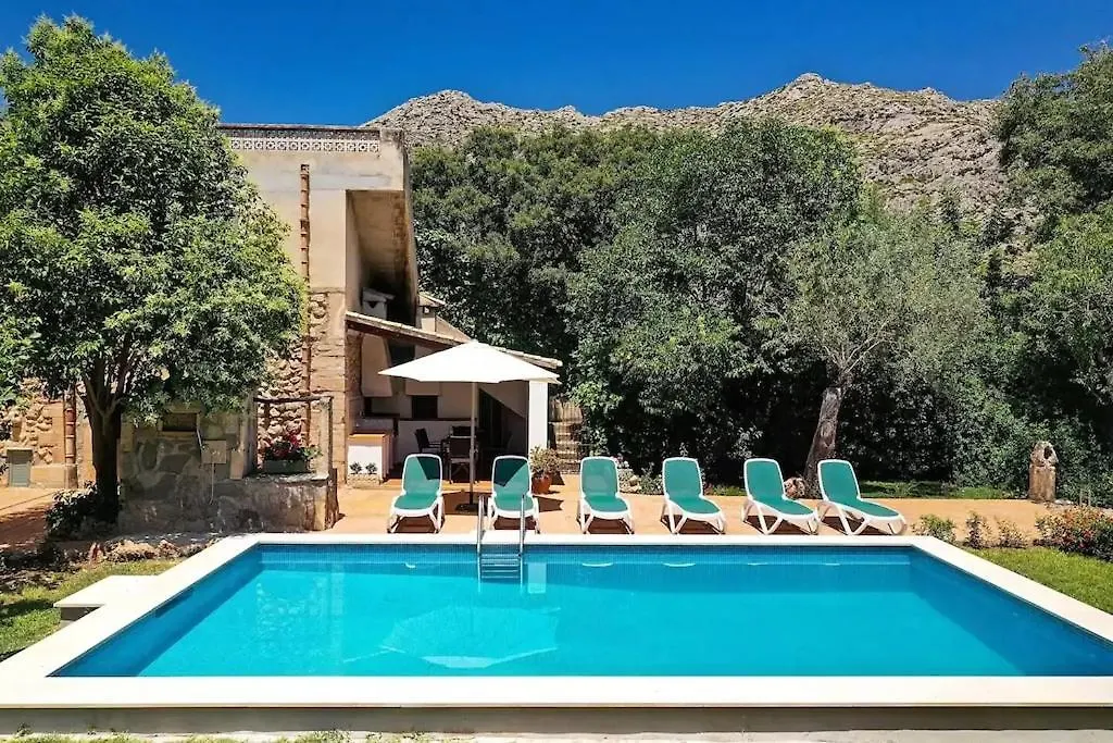 Lovely Mallorquin Farmhouse In Pollensa By Renthousing
